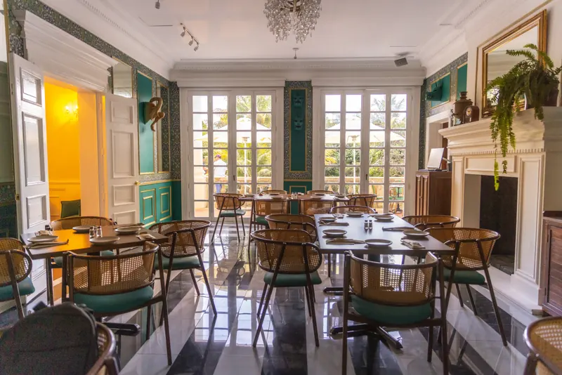 Dining room ready for an event at Cadejo Mansión
